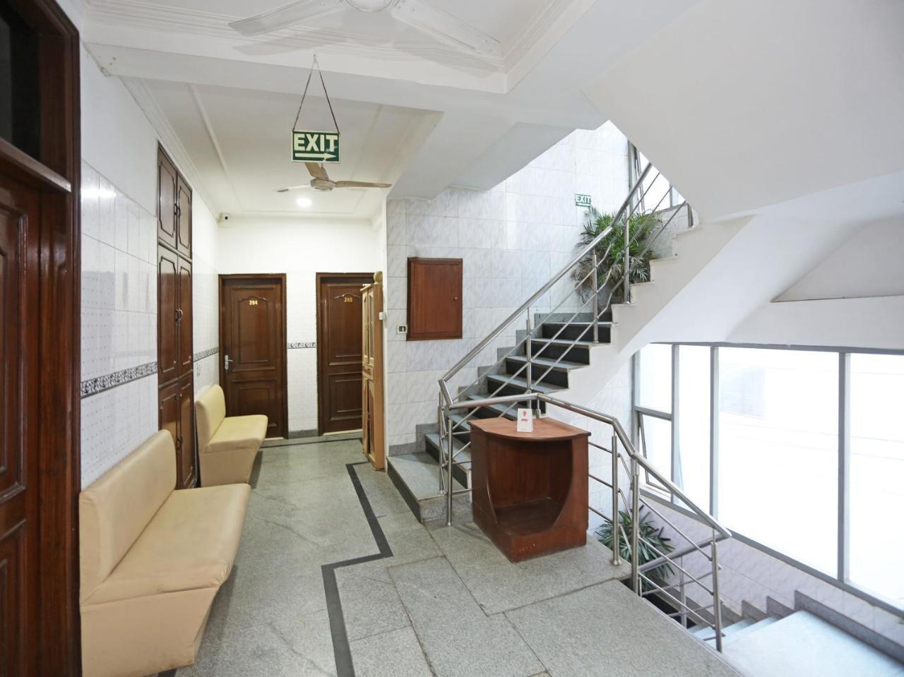Oyo 472 Hotel Sareen Nova Deli Exterior foto