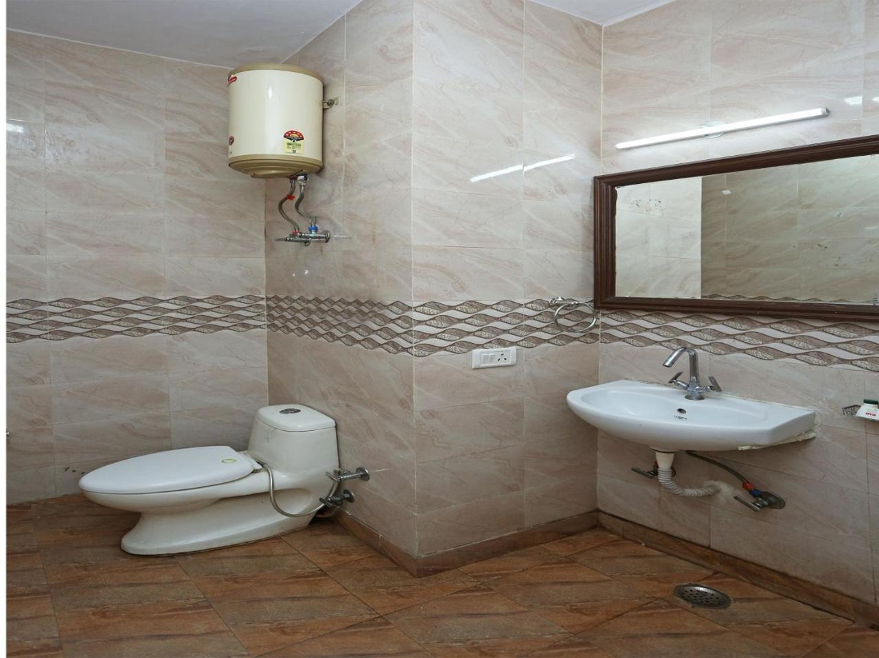 Oyo 472 Hotel Sareen Nova Deli Exterior foto