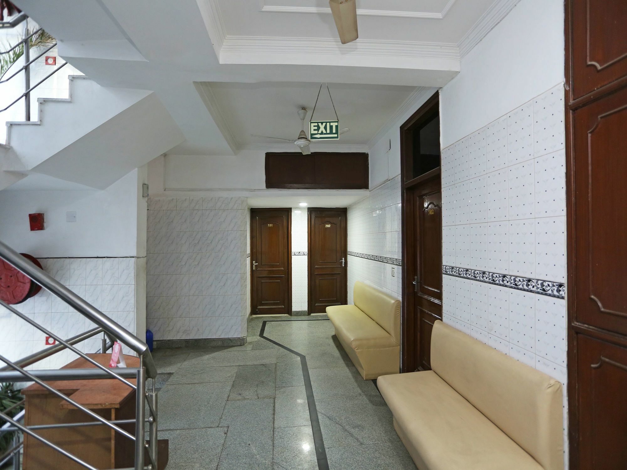 Oyo 472 Hotel Sareen Nova Deli Exterior foto