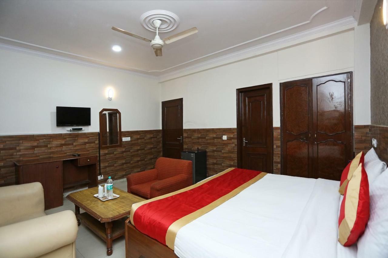 Oyo 472 Hotel Sareen Nova Deli Exterior foto