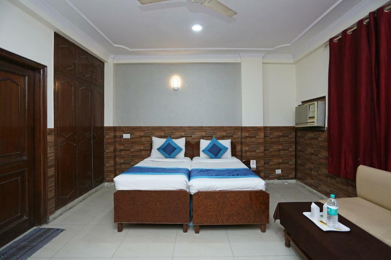 Oyo 472 Hotel Sareen Nova Deli Exterior foto